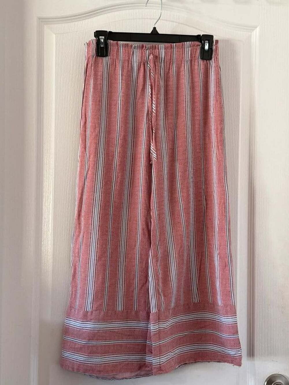 Women’s striped lounge capris